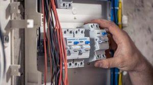 perbandingan MCB, MCCB, dan ACB pada panel listrik
