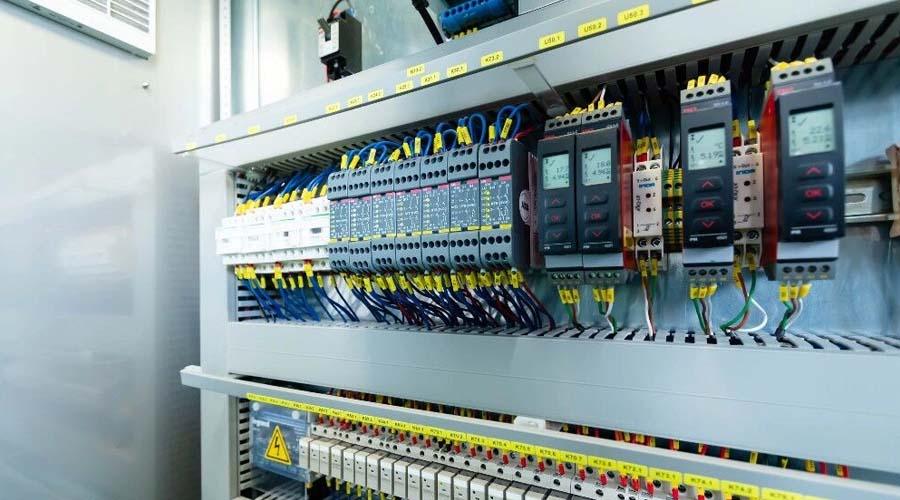 Read more about the article Fungsi, Jenis, dan Peran Relay Proteksi Panel Listrik