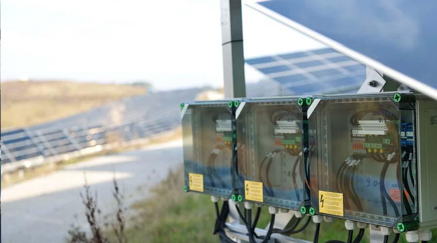 Read more about the article Panel Listrik untuk Sistem Solar PV: Apa yang Perlu Diperhatikan