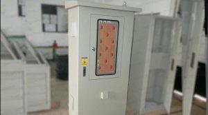 Panel outdoor dengan proteksi IP rating tinggi di area terbuka